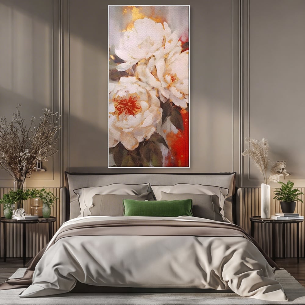 Tablou canvas cu tablou canvas cu bujori albi pictati, in rama de aluminiu argintiu, pe perete intr-un dormitor